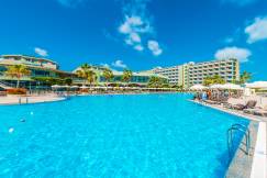 VON RESORT GOLDEN COAST Pools & Beach